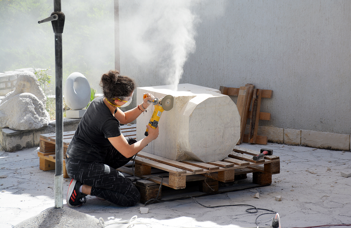 studenti izrađuju skulpture (2)