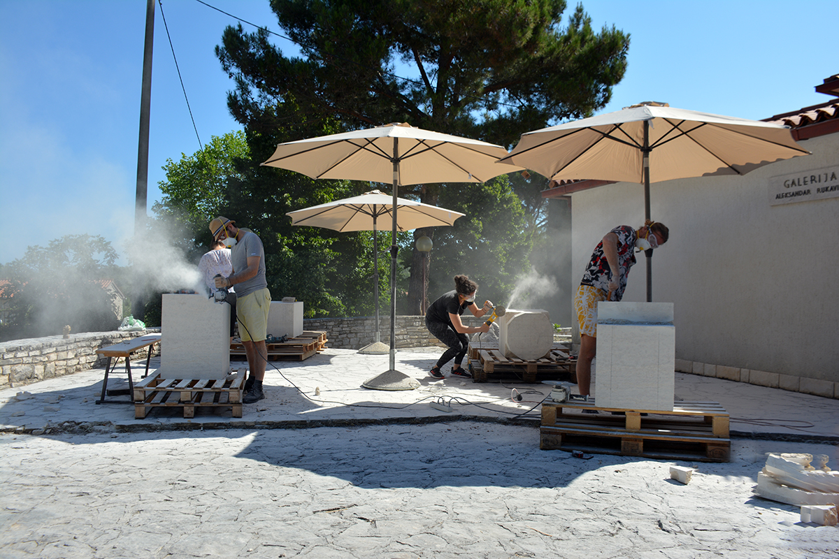 studenti izrađuju skulpture (3)