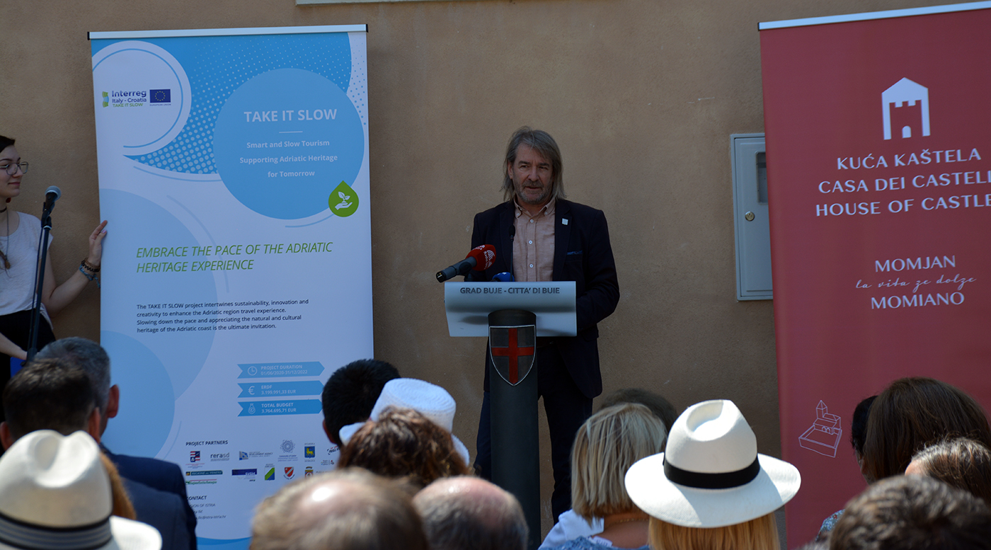 Kuća ka&scaron;tela (2)