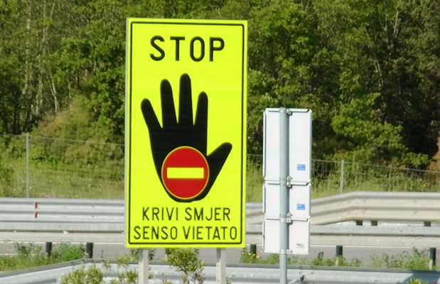 Ipsilonom vozio u suprotnom smjeru