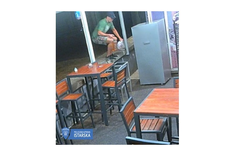 Policija moli za pomoć: prepoznajete li osobu koja je zapalila ugostiteljski objekt?