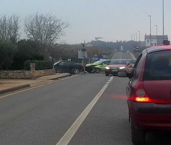 U prometnoj nesreći na području Novigrada ozlijeđen vozač Renaulta