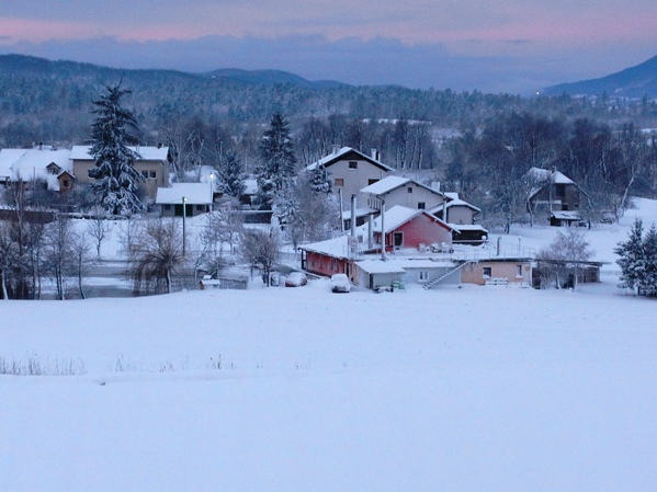 Orkanska bura udara i 200 km na sat, pada novi snijeg, zatvorene su autoceste, &hellip; 