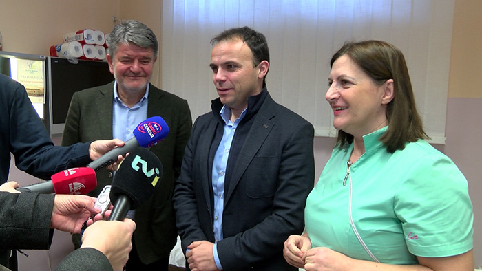 Grad Poreč donirao 130 tisuća kuna vrijedan EMNG aparat porečkom Domu zdravlja