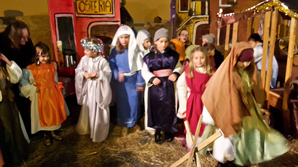 Žive jaslice i Djed Mraz odu&scaron;evili Novigrađane