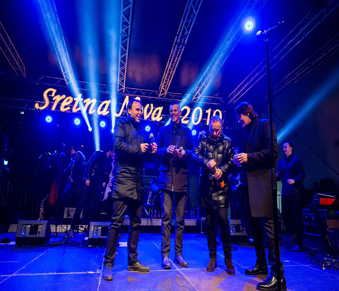 Tisuće Porečana i gostiju veselo u&scaron;lo u Novu godinu uz legendarnog Zdravka Čolića