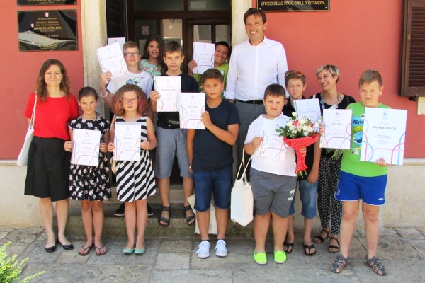 Gradonačelnik Novigrada ugostio Male novigradske robotičare