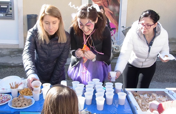 U Novigradu uz klaunove i odličnu &bdquo;mjuzu&ldquo; održana karnevalska fe&scaron;ta