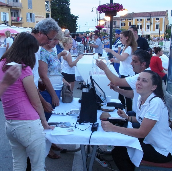 Novigradska kape&scaron;anta,  Le Monde, Angelica Zacchigna, folklorno dru&scaron;tvo Dajla... okupili veliki broj posjetitelja