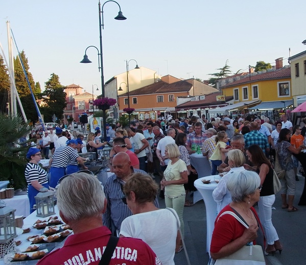Novigradska kape&scaron;anta,  Le Monde, Angelica Zacchigna, folklorno dru&scaron;tvo Dajla... okupili veliki broj posjetitelja