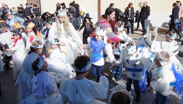 U Novigradu uz klaunove i odličnu &bdquo;mjuzu&ldquo; održana karnevalska fe&scaron;ta