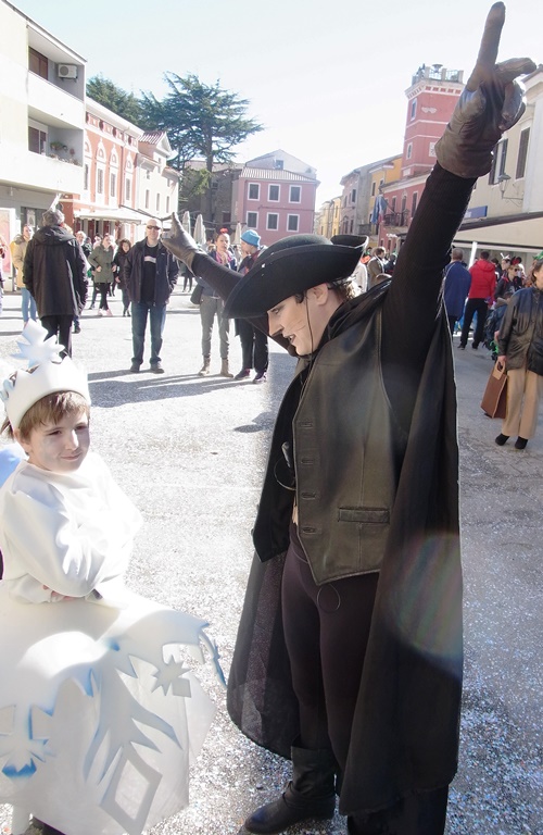 U Novigradu uz klaunove i odličnu &bdquo;mjuzu&ldquo; održana karnevalska fe&scaron;ta