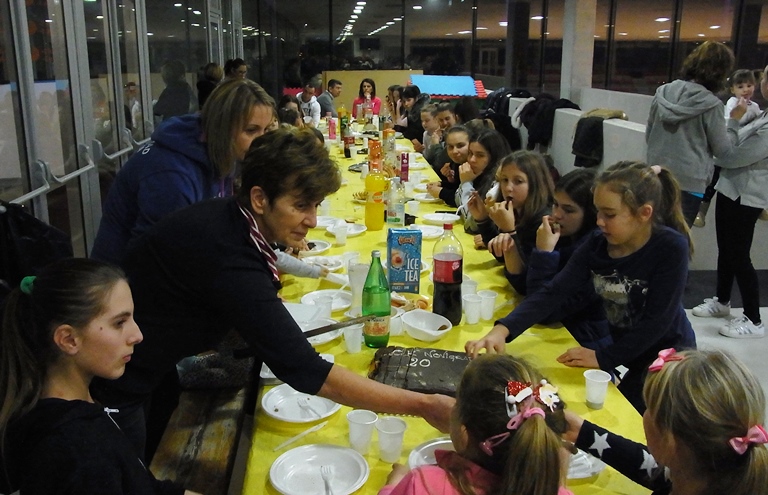 redsjednica kluba je gđa.Iva Olujić, tajnica je gđa.Nevija Rito&scaron;a, a dopredsjednik je g.Anton Luk. Trenerice su gđa.Marina Nikačević i gđa.Irena &Scaron;orgo. Odbojka&scaron;ice su podijeljene u četiri kategorije: mini odbojka, djevojčice, mlađe kadetkinje i seniorke 