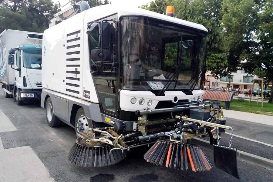 Novigrad dobio novu modernu pometačicu