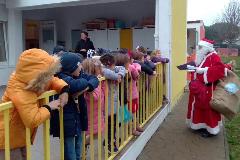 Djed Mraz nakratko posjetio novigradske mali&scaron;ane