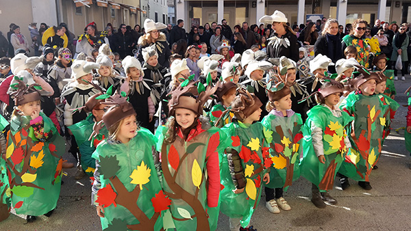 Vesela povorka malih ma&scaron;kara pro&scaron;etala Novigradom i zabavila se na Velikom trgu