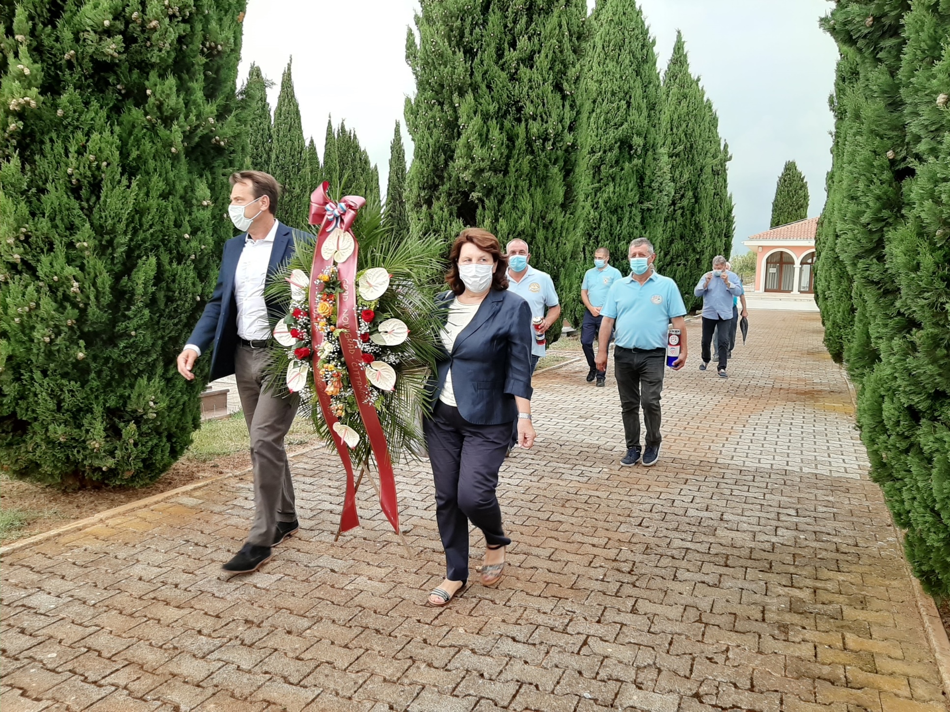 Vijenac i svijeće povodom Dana pobjede i domovinske zahvalnosti te Dana hrvatskih branitelja