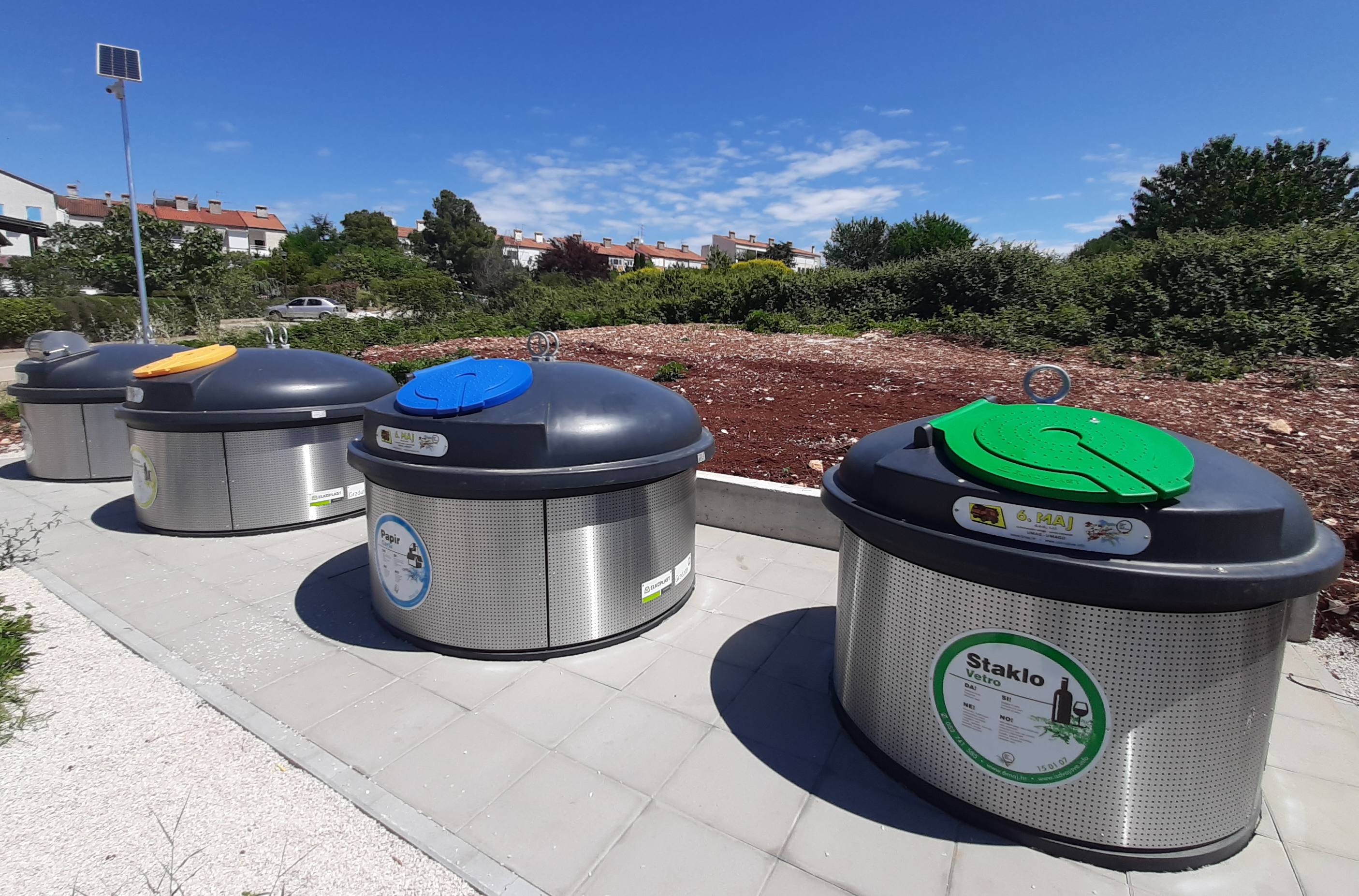 Novigrad dobio polupodzemne spremnike za otpad