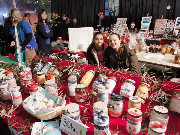 Veselo i živo bilo je jučer na otvorenju Božićnog sajma u Novigradu