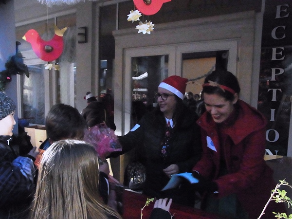 Djed Mraz vlakićem stigao u Novigrad i razveselio sve mali&scaron;ane