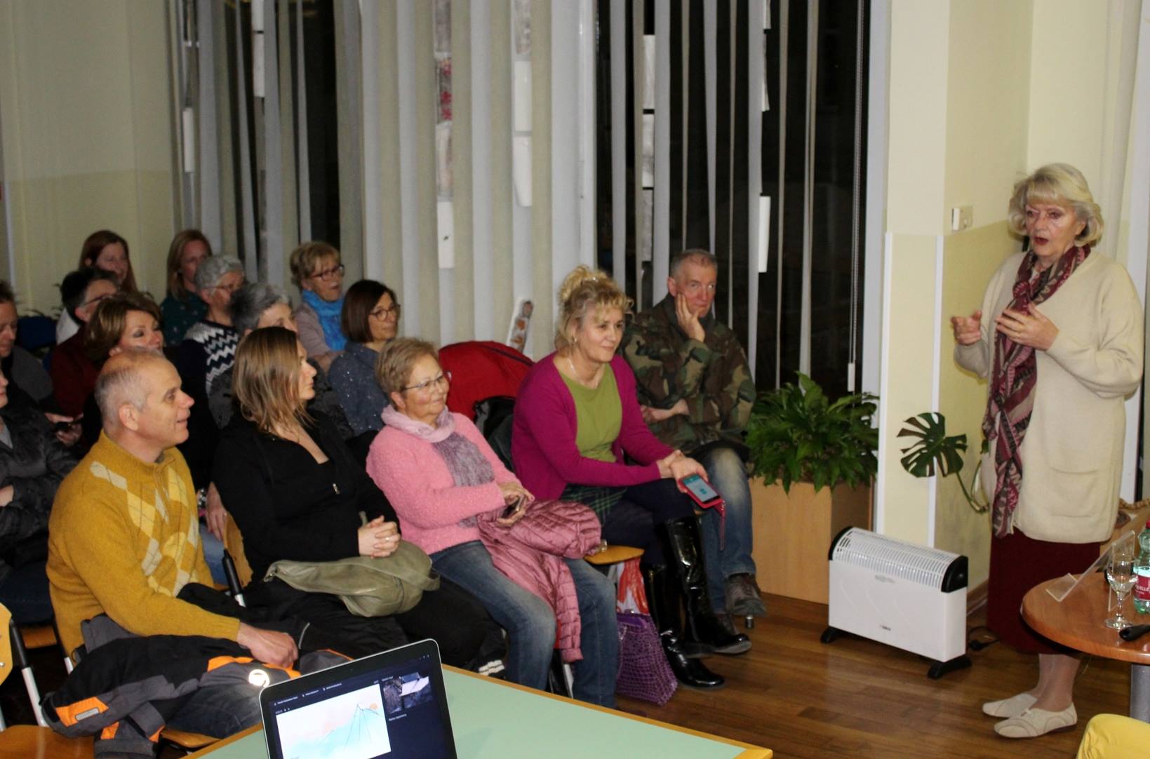 Pred punim auditorijem umaške gradske knjižnice održano još jedno predstavljanje knjige "Dani od Nepala" Pred punim auditorijem umaške gradske knjižnice održano još jedno predstavljanje knjige "Dani od Nepala"