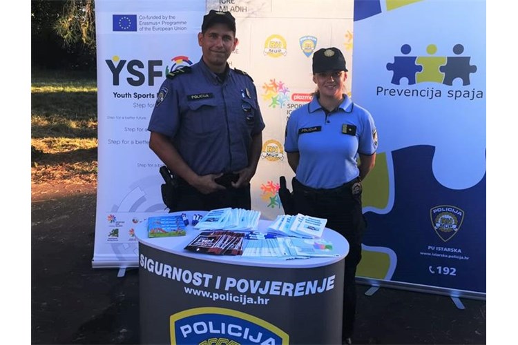 Policija educira sudionike sportskih igra mladih u Savudriji Policija educira sudionike sportskih igra mladih u Savudriji