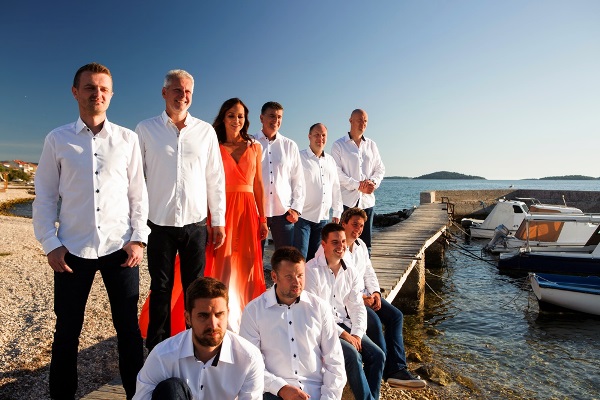 Prekrasna Fani Čapalija u novom spotu za klapu Ri&scaron;pet