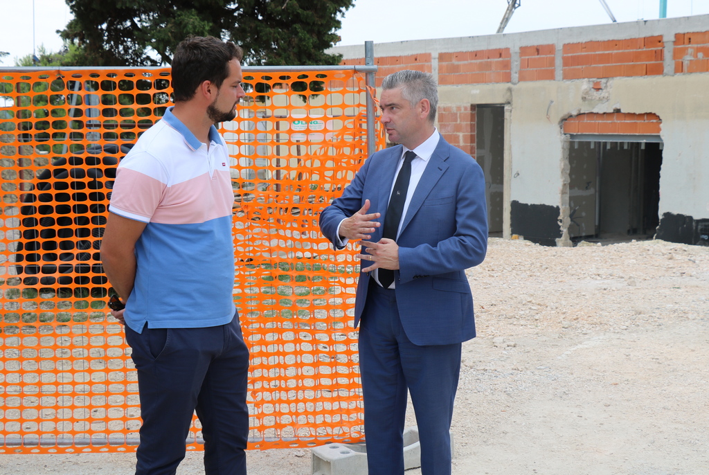 Istarski župan Boris Miletić i bujski gradonačelnik Fabrizio Vižintin obi&scaron;li gradili&scaron;te bujske srednje &scaron;kole