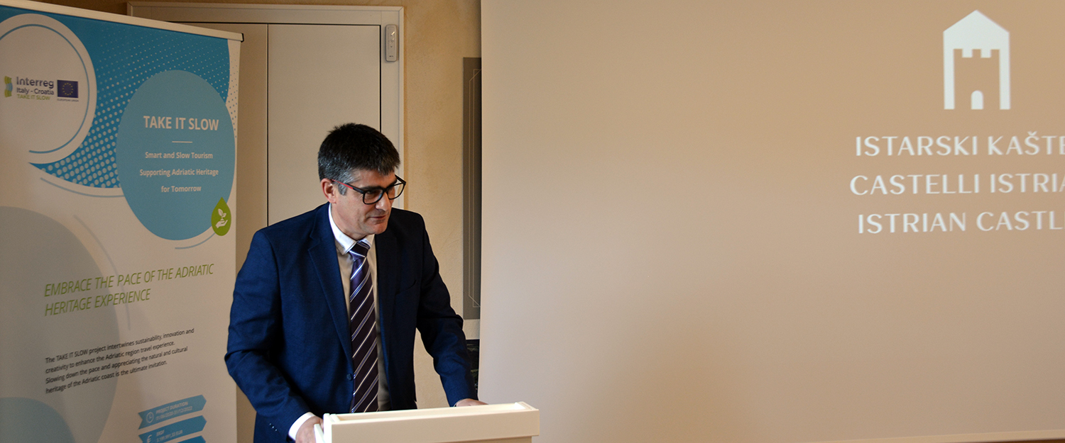 MOMJANSKI KA&Scaron;TEL  c