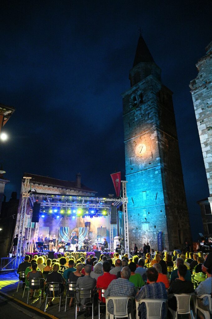 dimela-cantando-buie-2024, publika