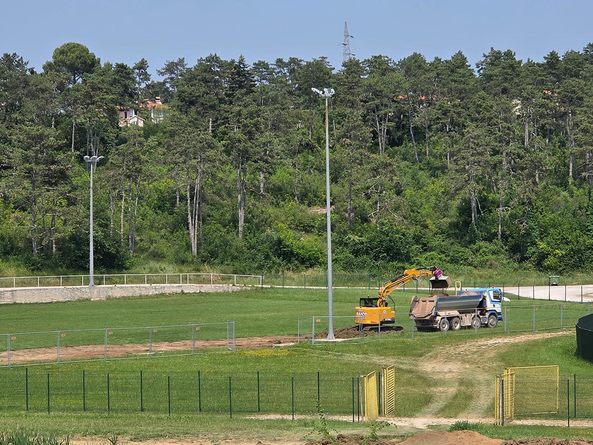 Buje novo nogometno igrali&scaron;te s umjetnom travom2