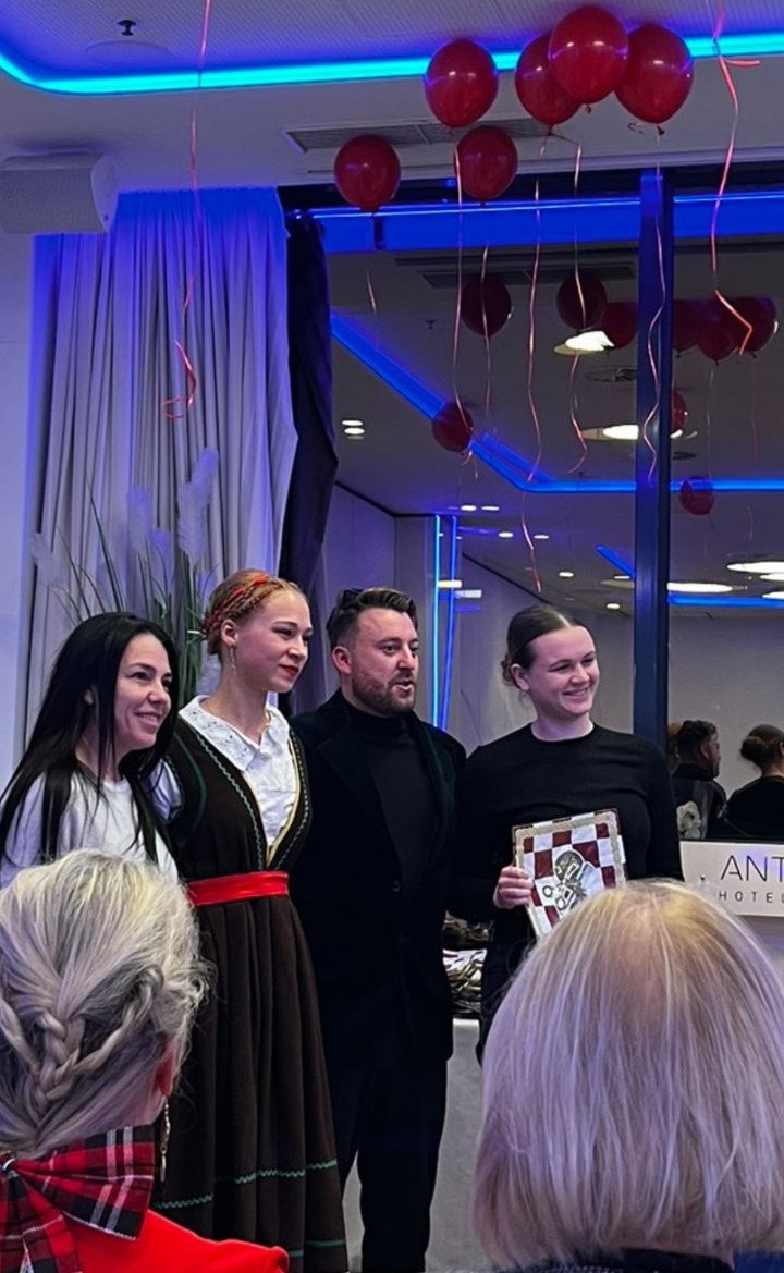 FRIZERI  IMG-3e302efe5a3eaa07f0c349f47143f41a-V