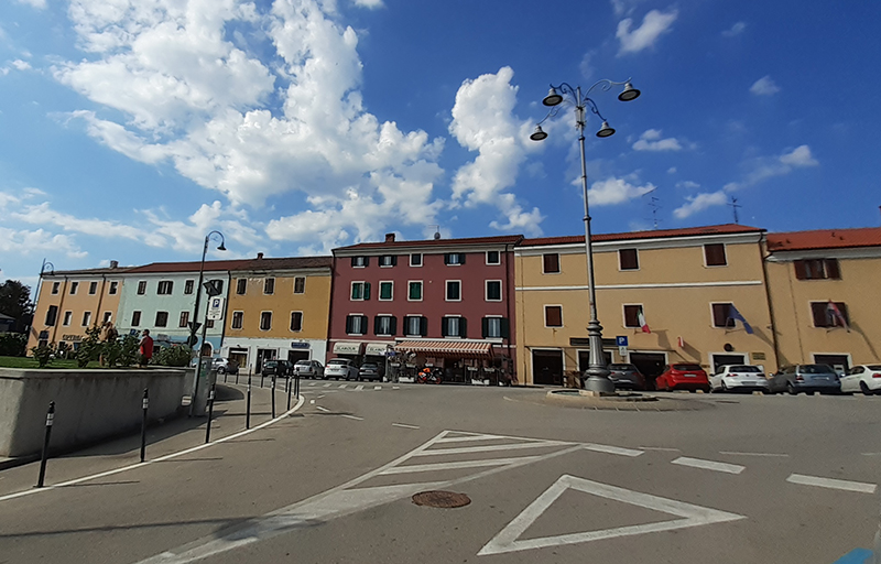 Buje, centar, Circolo, slastičarna, kružni tok