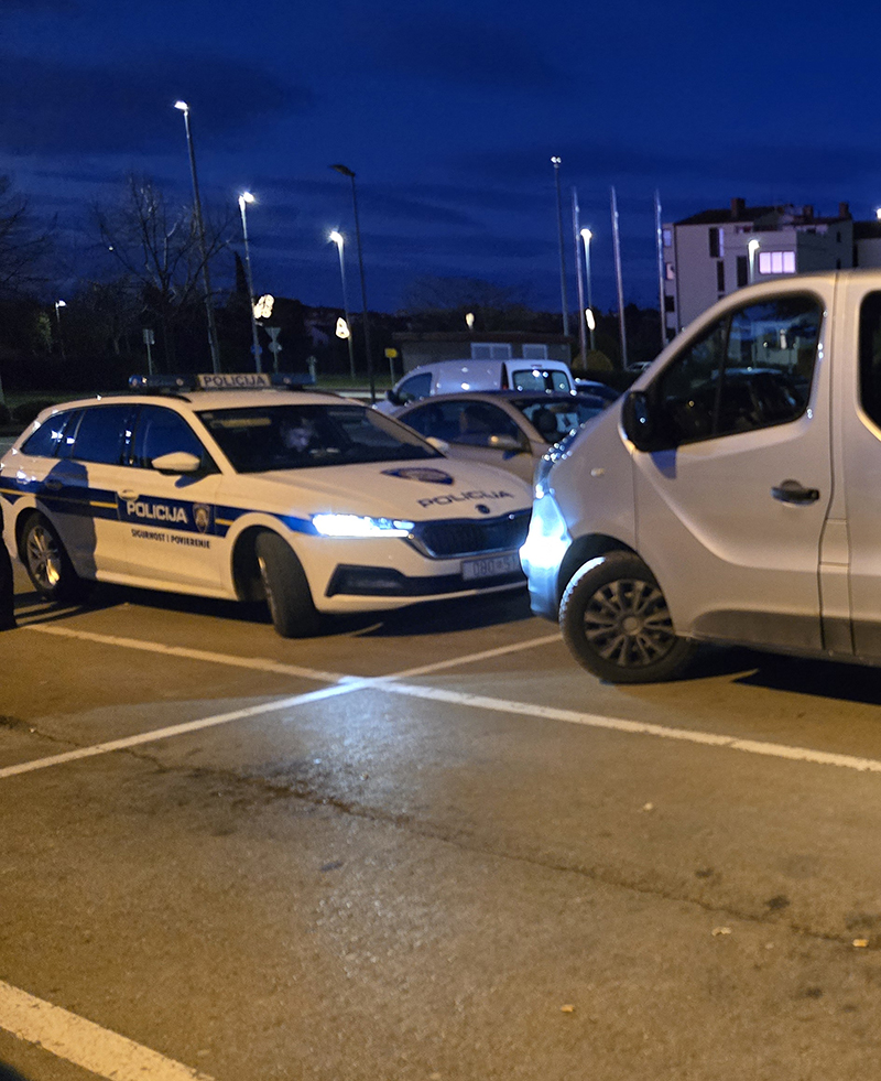 Prometna Insignija, 14-01-, Novigrad, policija