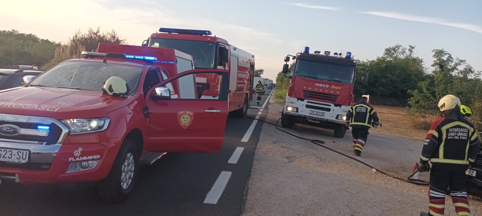 Umag požar automobila, 6-8-2024-, vatrogasci