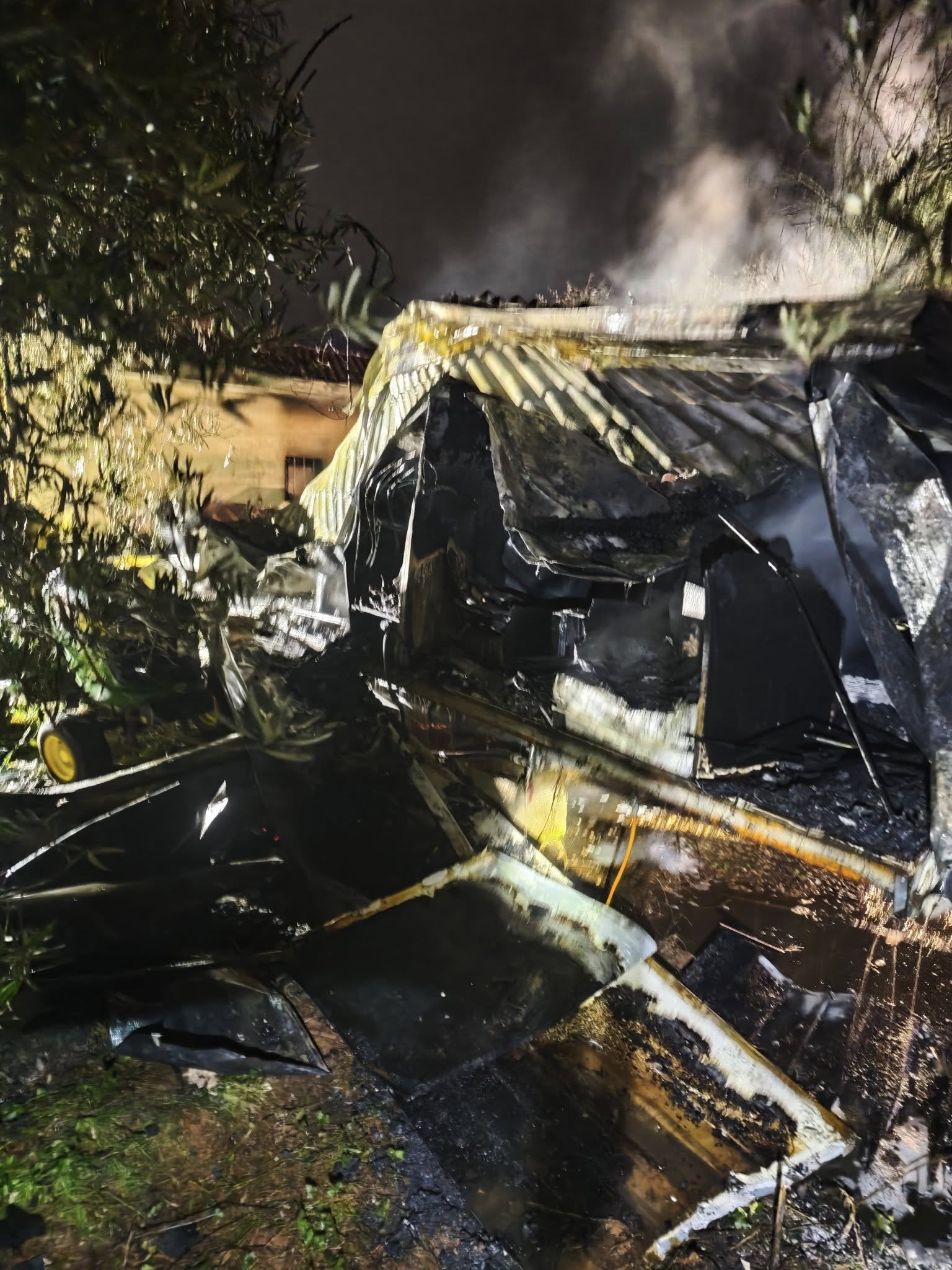 Požar mobilne kućice u Karigadoru 591718578_1272058638302109_582421828689495110_n