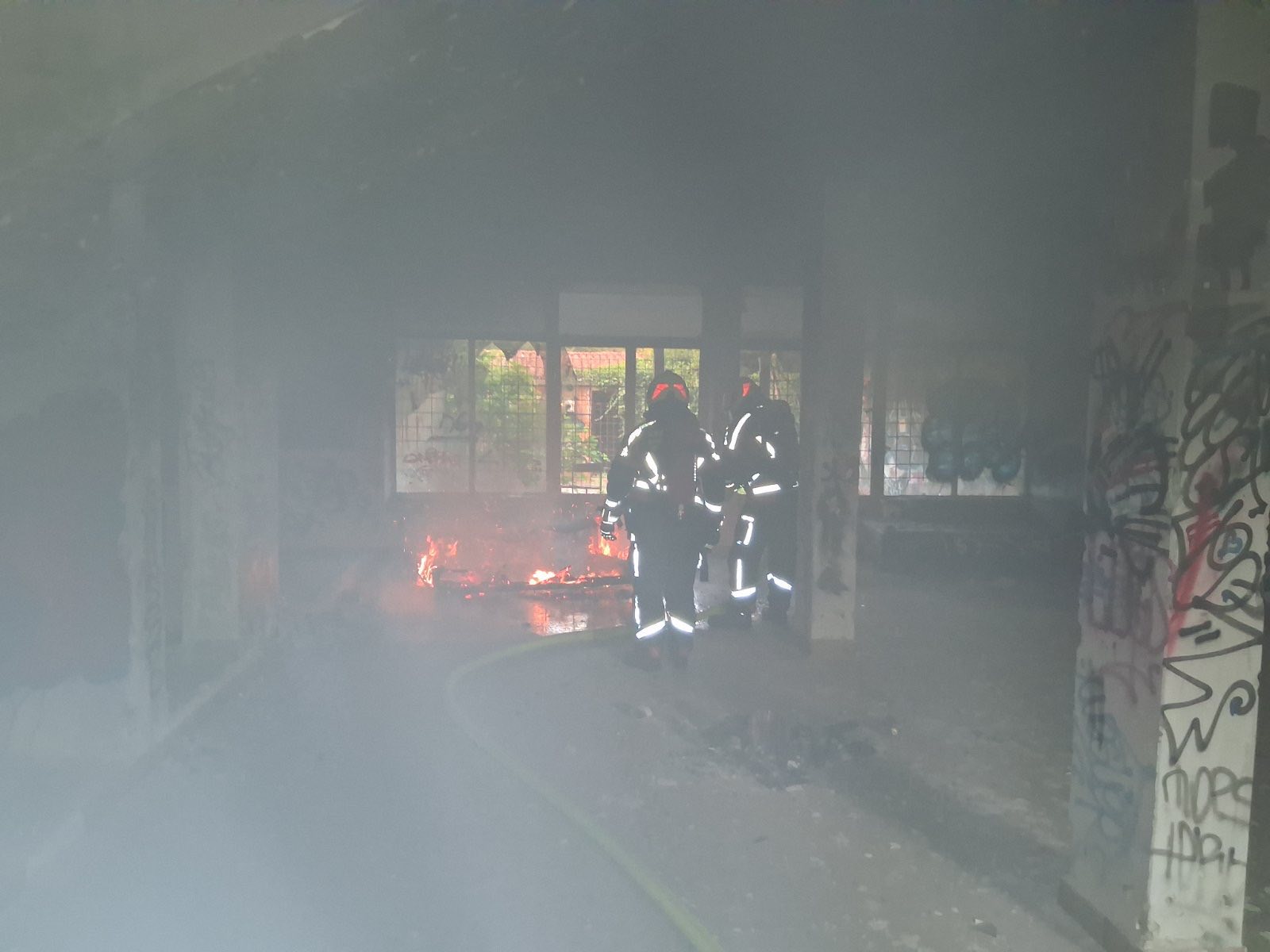 Vatrogasci Rovinj požar zgrade 502940251_1024840613104199_903605398161532444_n