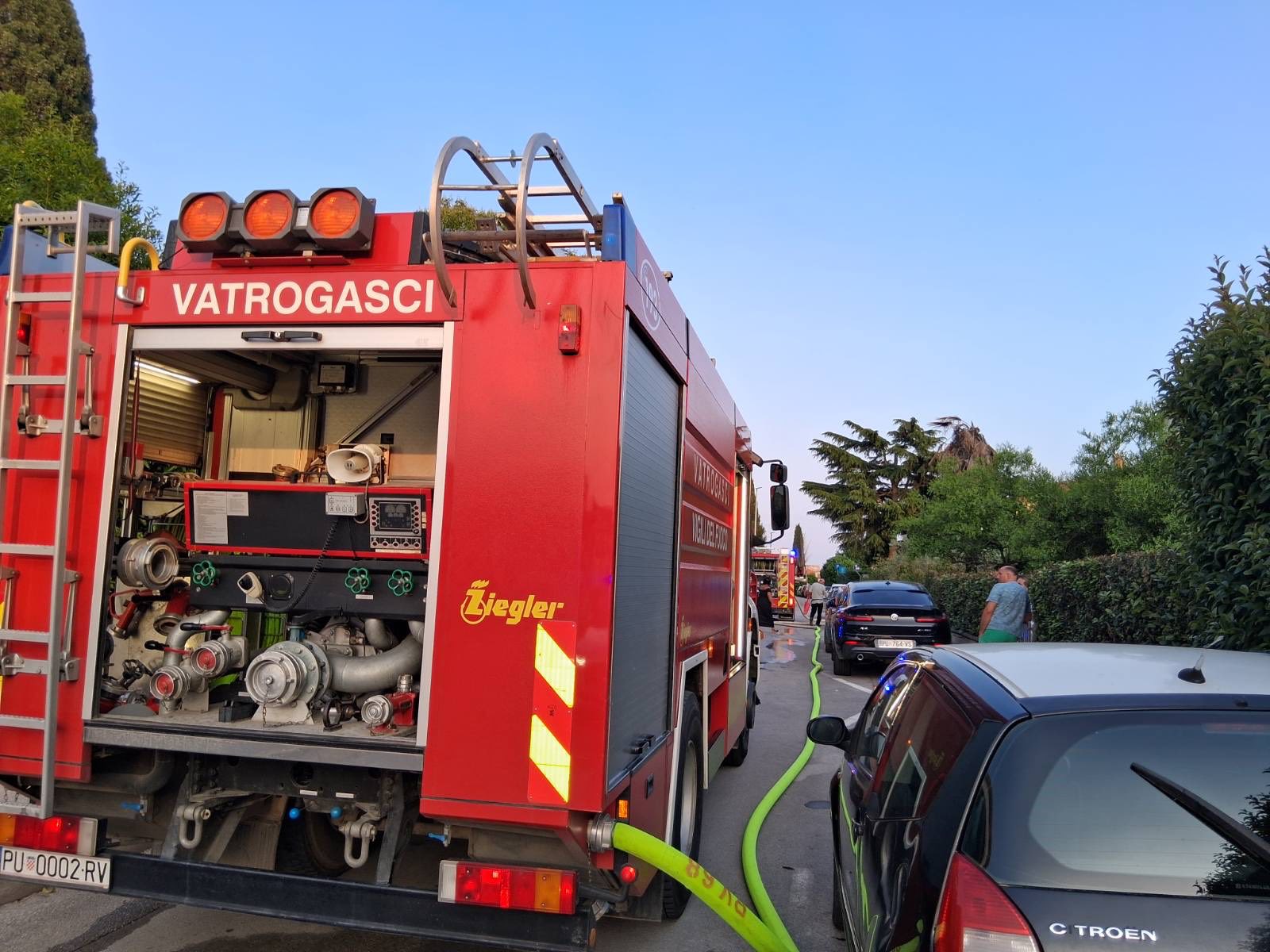 Vatrogasci Rovinj požar zgrade 503435262_1024840586437535_3439875404428462304_n