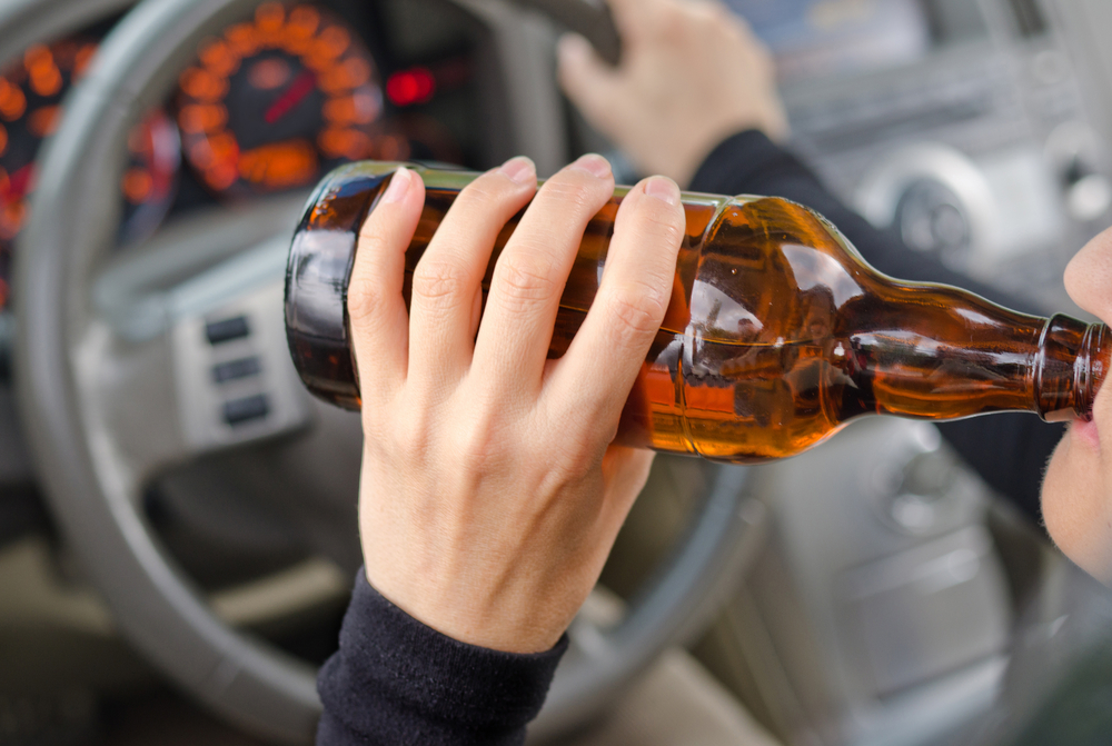 alkohol, vožnja pod utjecajem alkohola, žena, pijanstvo