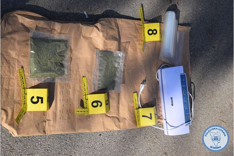 konoplja Umag paketići i vaga