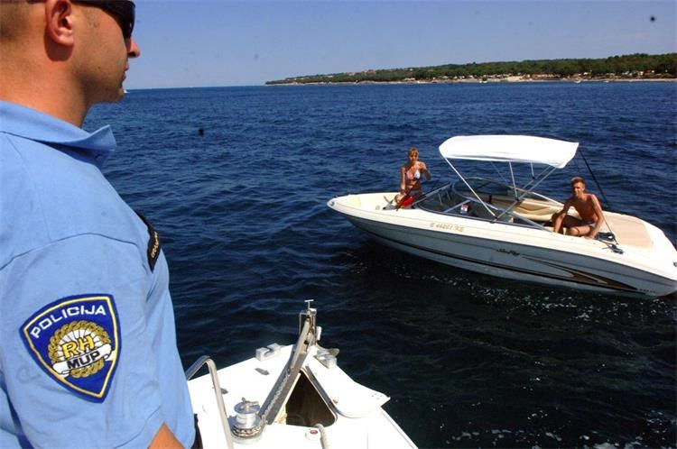 pomorska policija kontrola, more