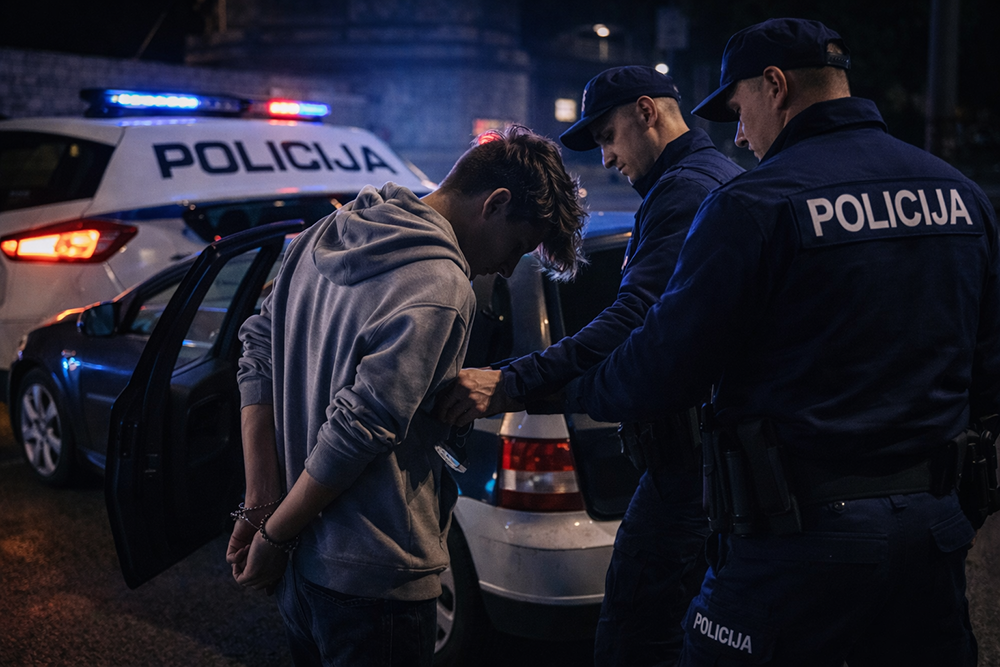 file_00000000b1647246bec72ca5f9a2d6fa plocija, vožnja, uhićenje