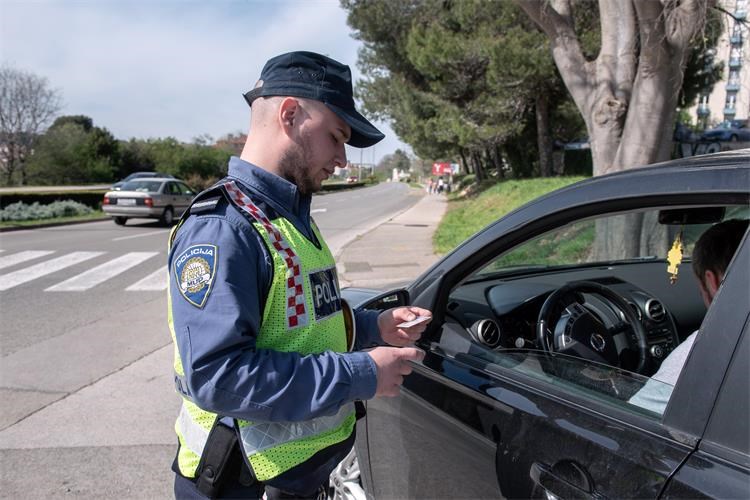 policija zaustavljanje, kontrola dokumenata