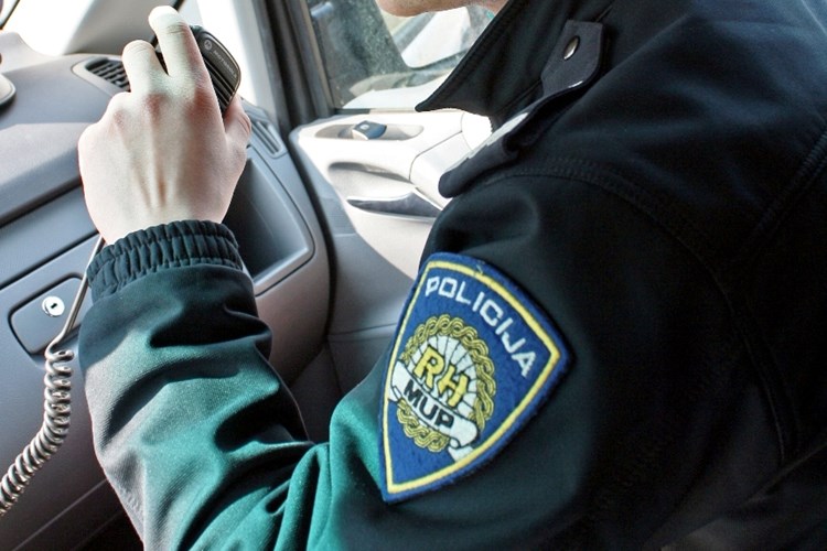 policija, veza u vozilu