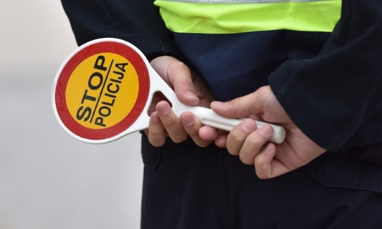 prometna policija, zaustavljanje, stop tablica
