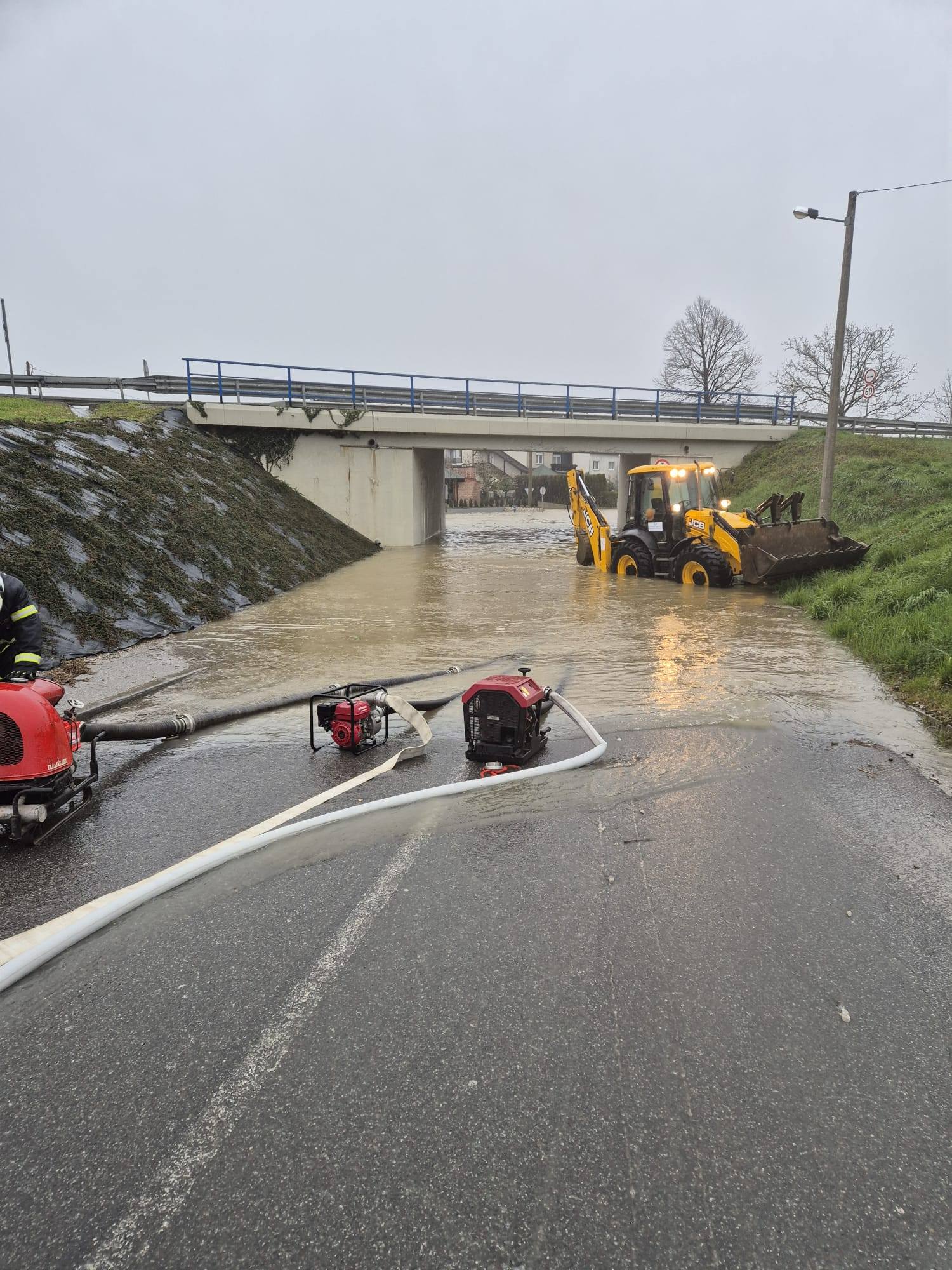 Krapina Vatrogasci poplava 658918723_1366752258823197_8622210155299663573_n
