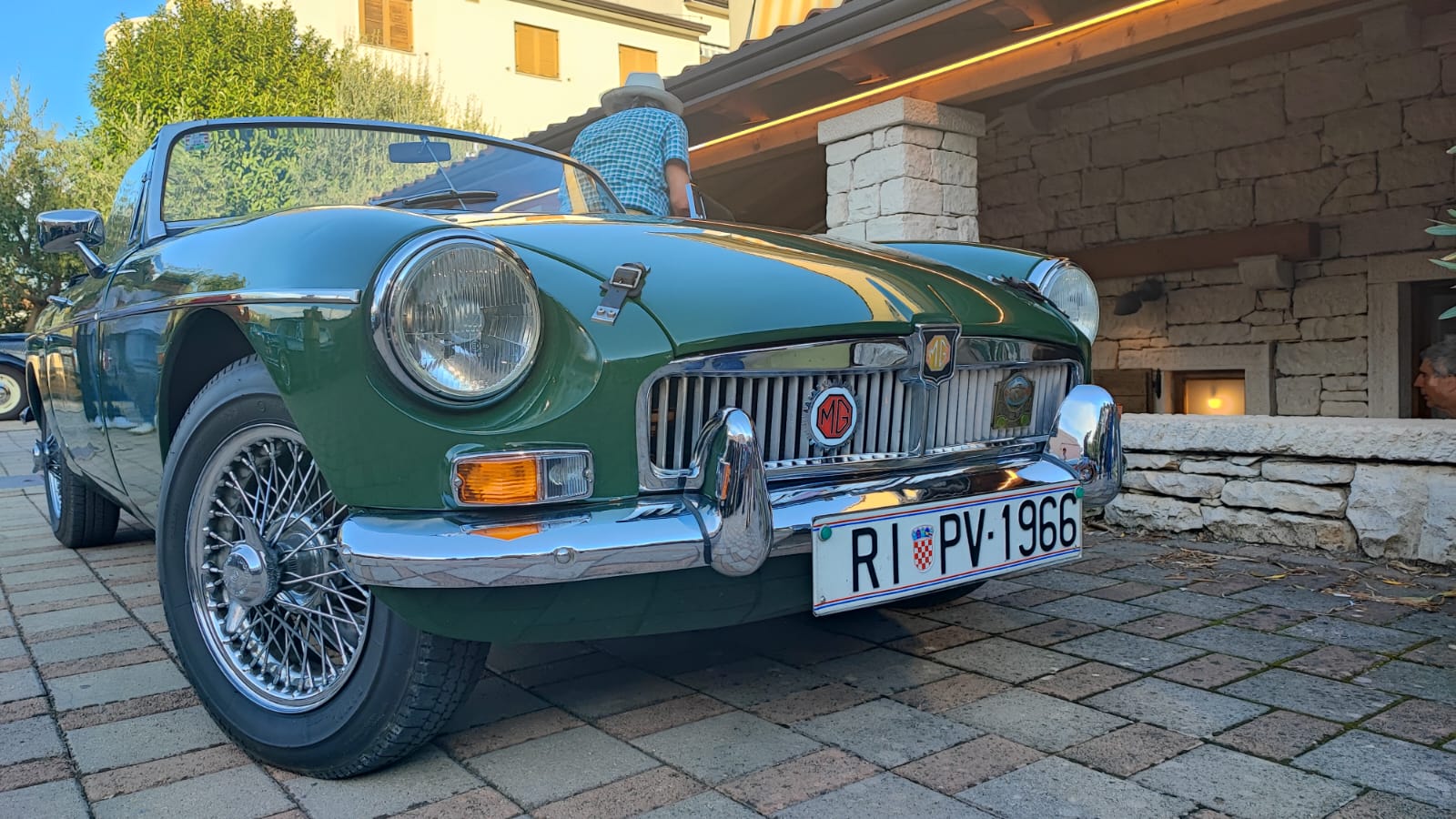 94ad6a60-7596-44c4-8903-59440a82a320