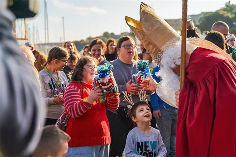 Policija i Sveti Nikola u Puli