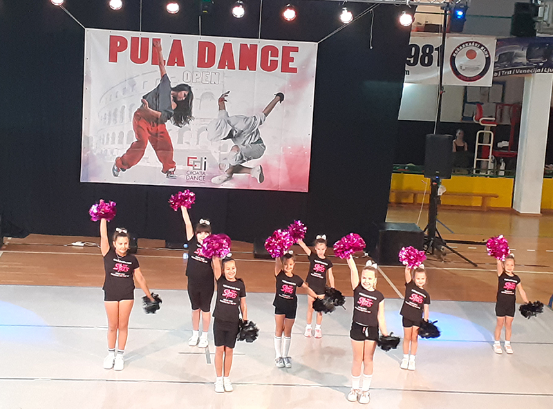 Pula dance open -manje cure (Tena)