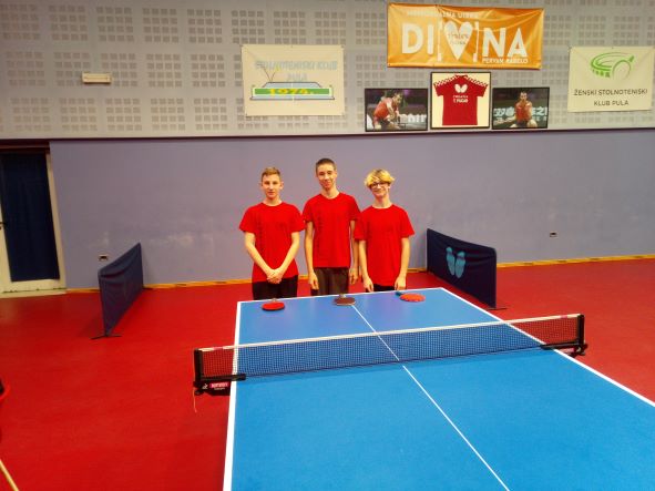 Dominik Bartolović, Leon Kajinić i Noel Bernich, stolnotenisači